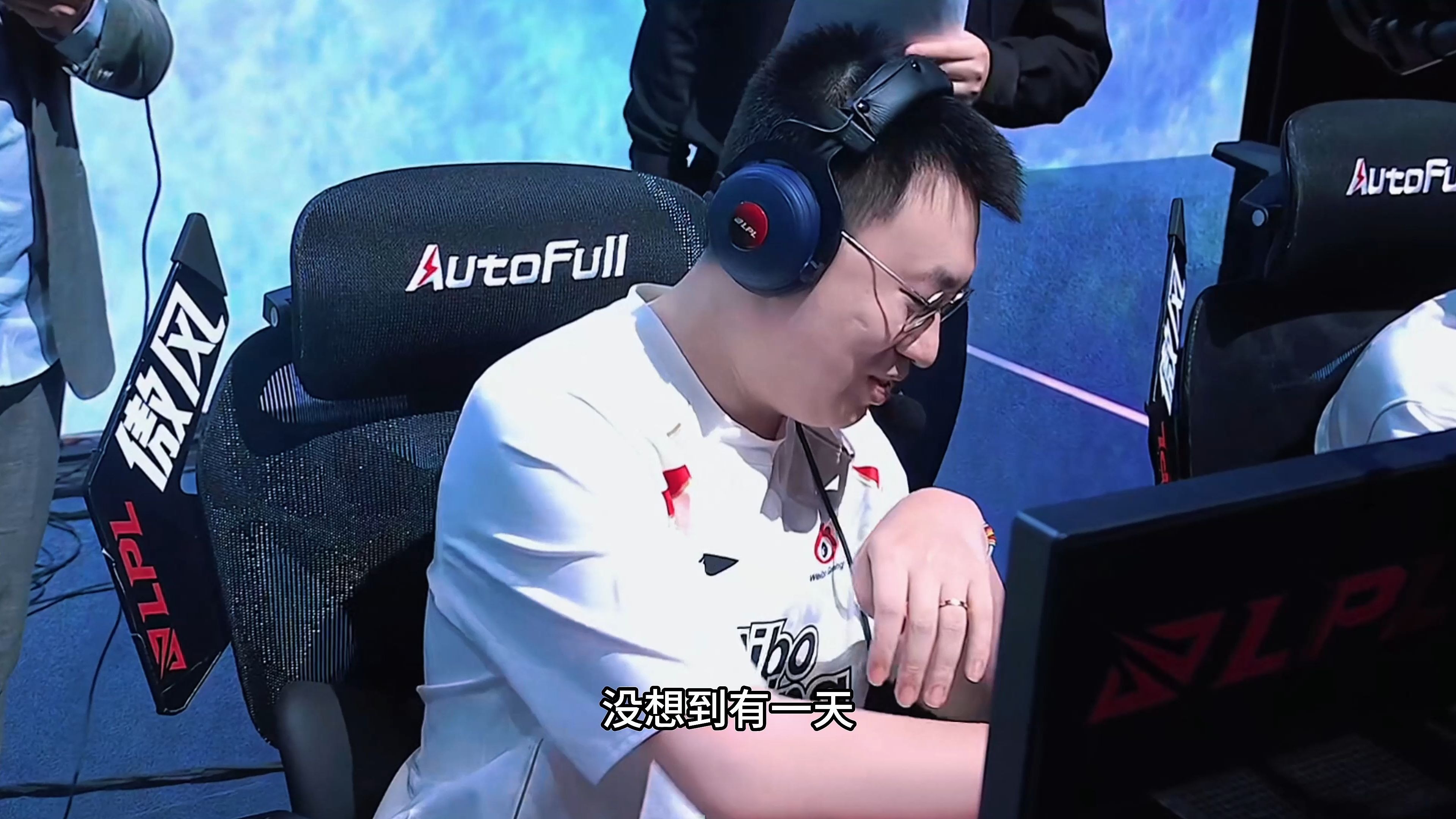 开云体育中国-JDG碾压TES，Crisp完成史诗逆转峡谷大战四强赛，锁定晋级资格