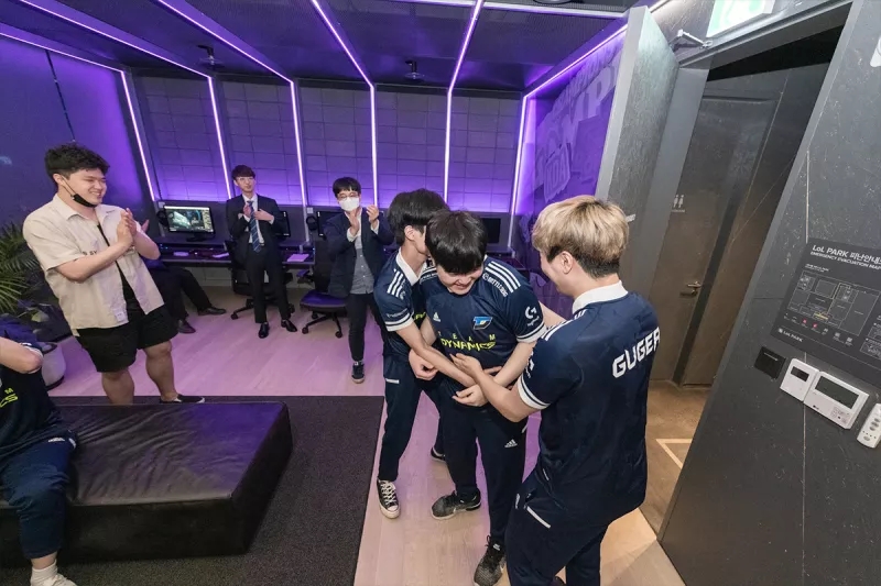 GEN力克T1，ShowMaker打出惊人五杀激烈交锋入围赛，引爆全场热议