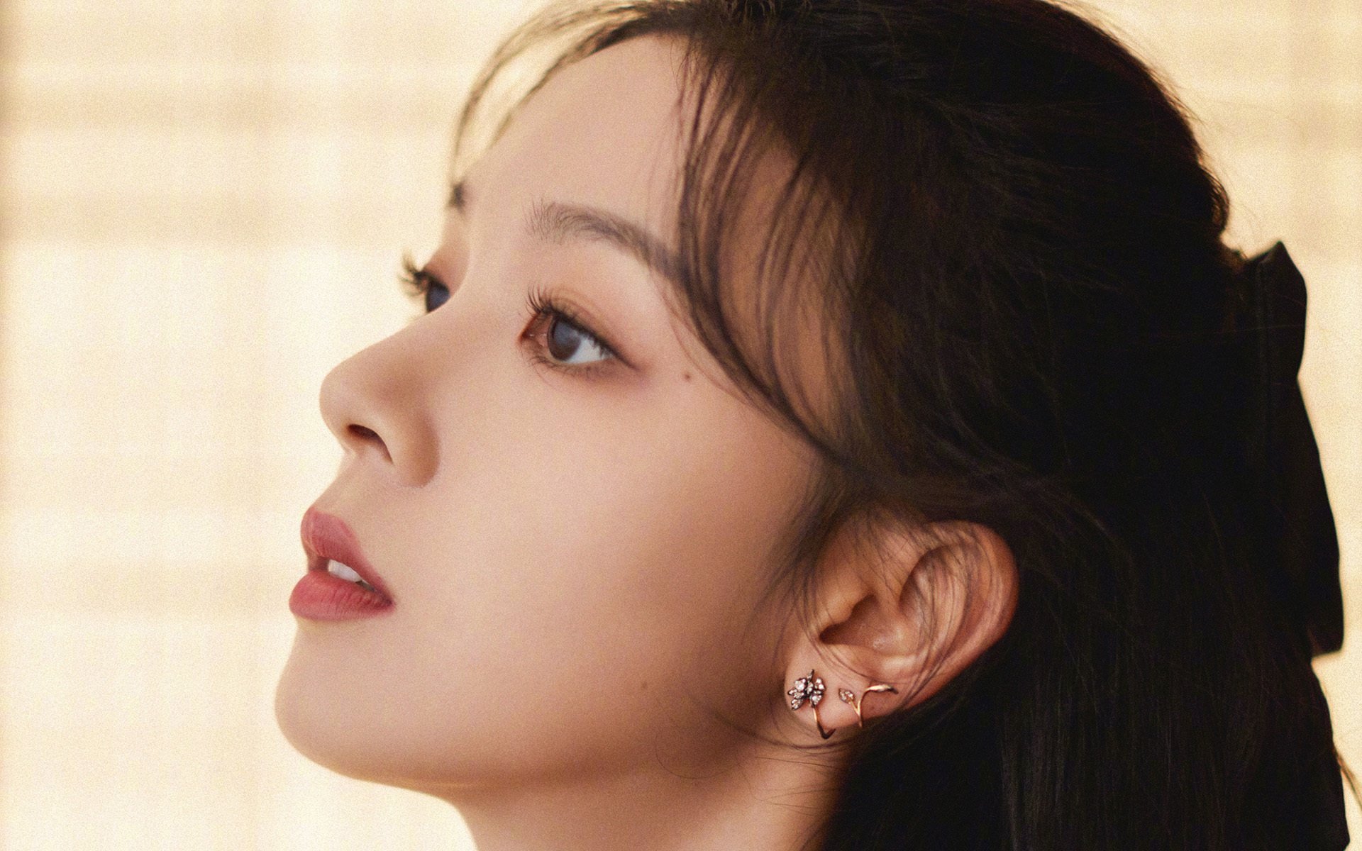 擎天之柱！最安静的人，在最喧闹的夜扛起整座城