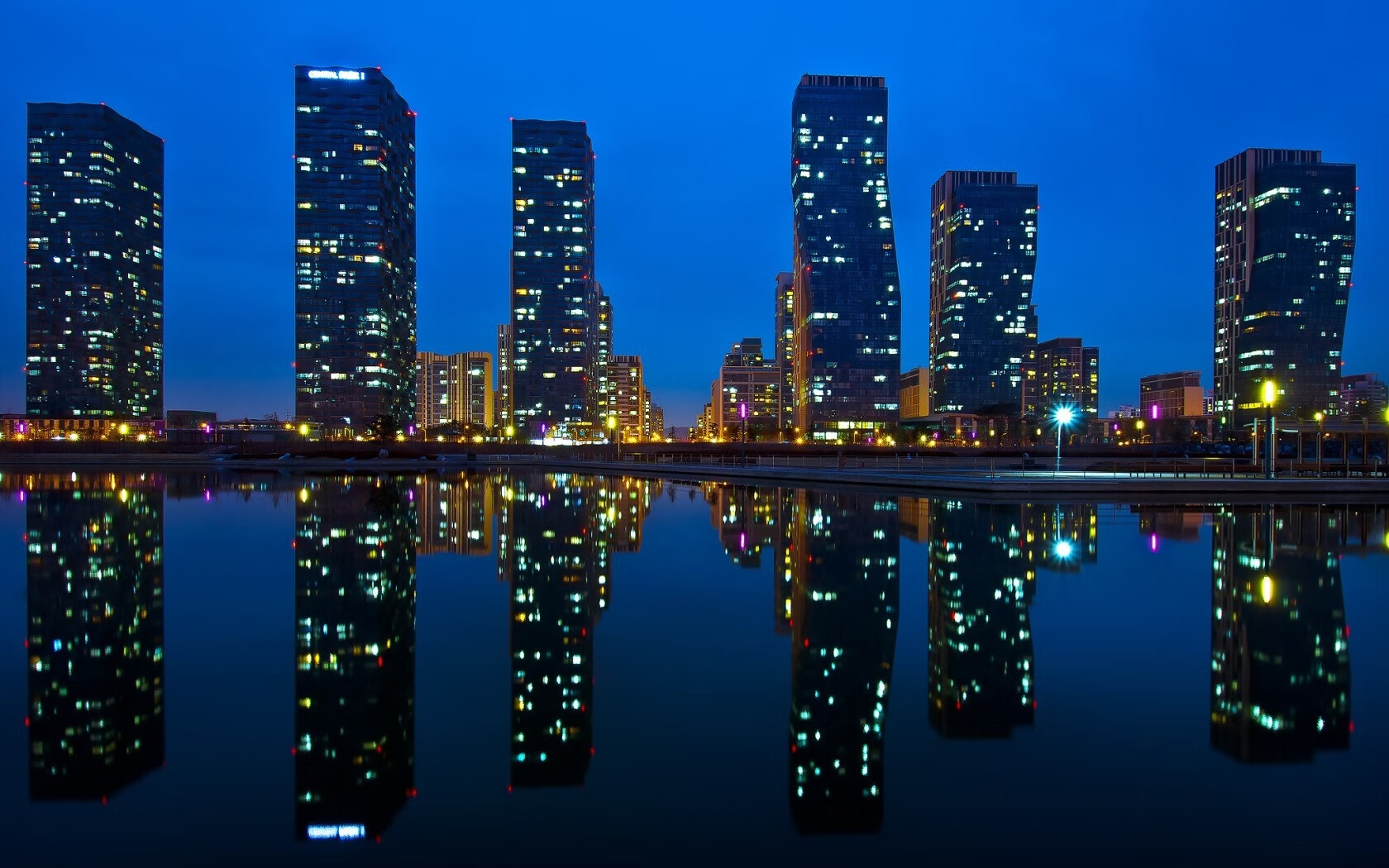 开云-从绿茵场到P房，阿圭罗的F1揭幕战高能解说，一场跨界狂欢如何点燃社交网络