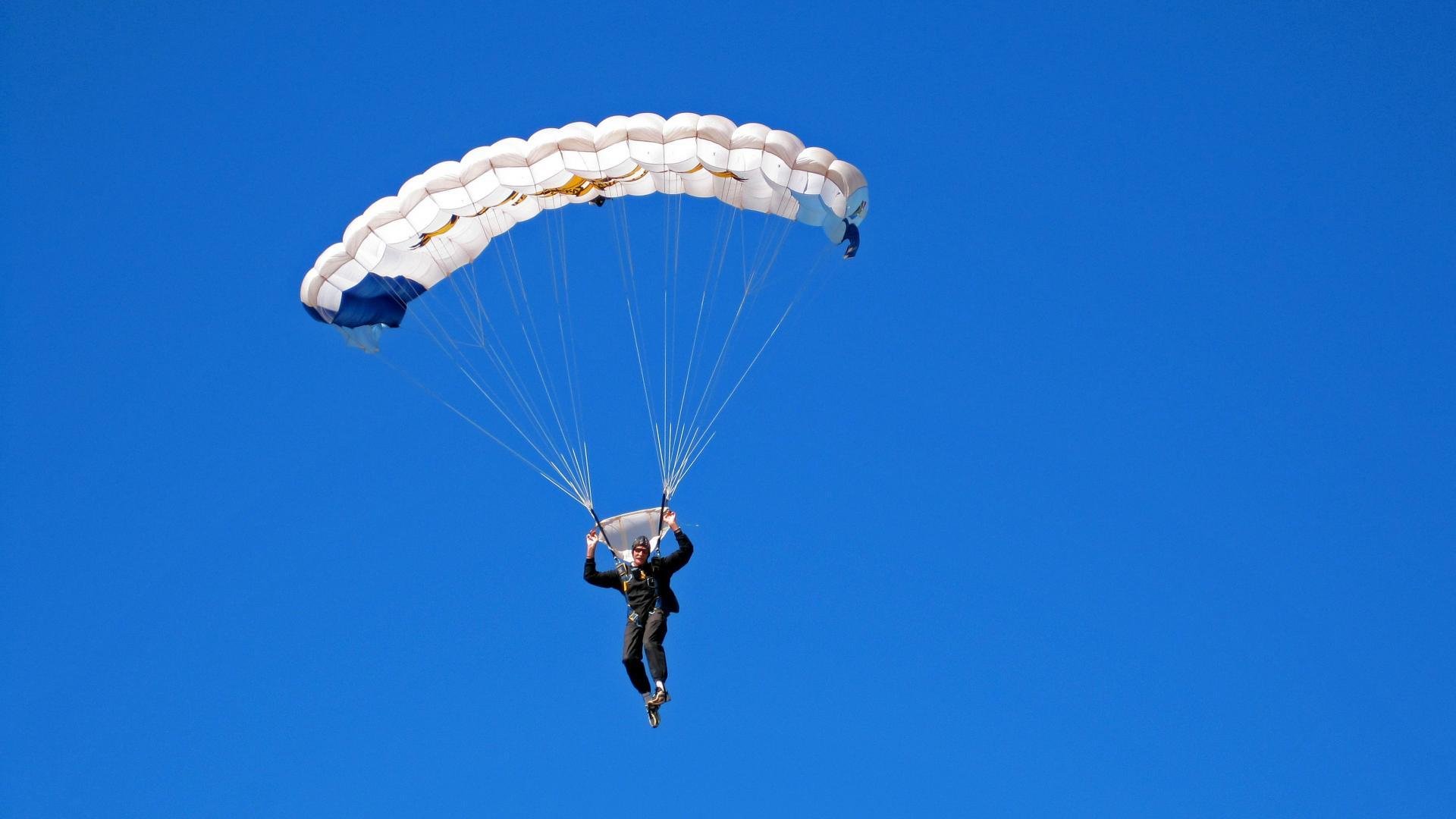 时间裂隙里的超级巨星,当保罗在终场哨响前撕碎马刺防线,我们见证了什么?